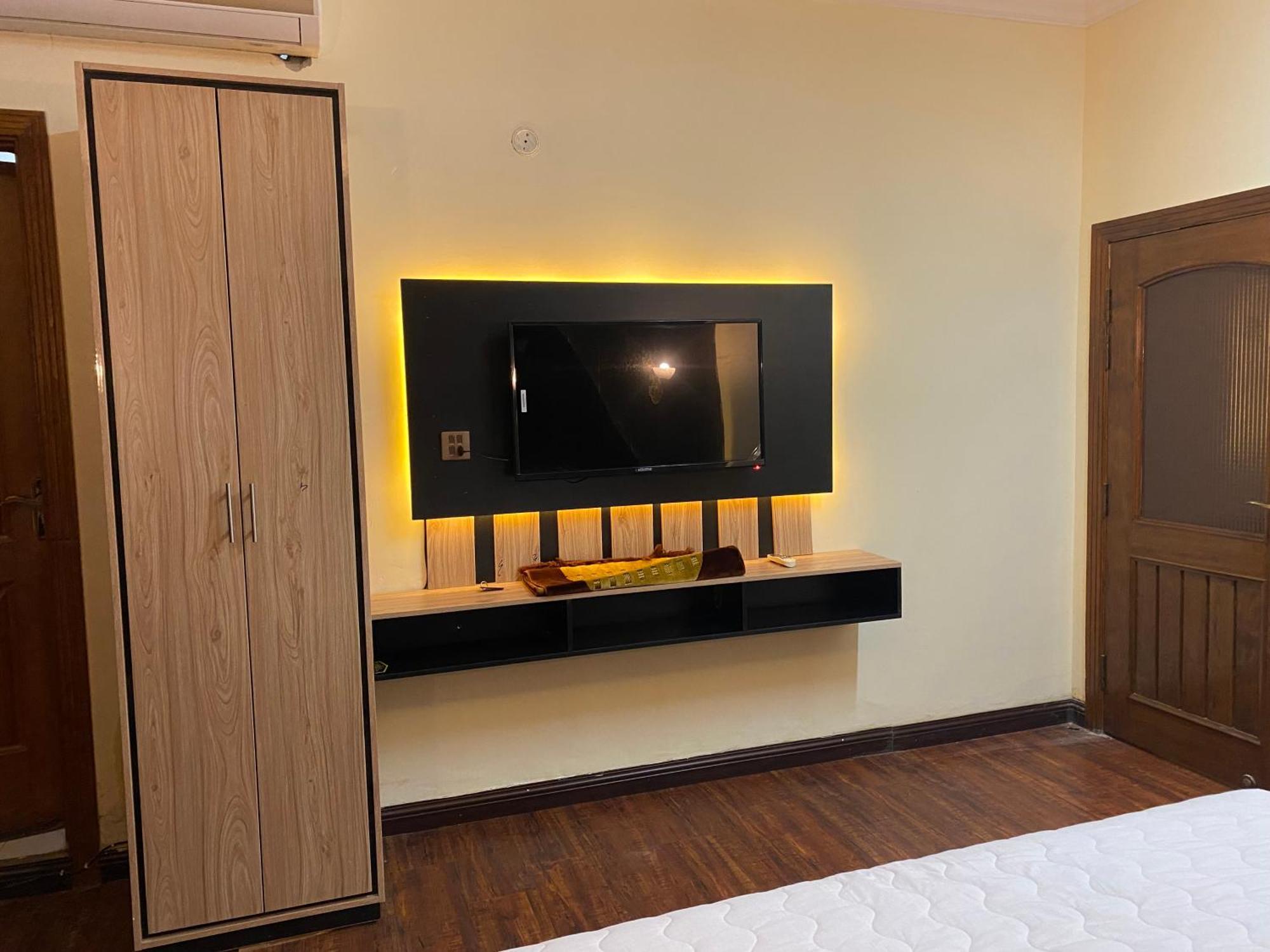 Orbit Residency F-7 Hotel Islamabad Exterior photo