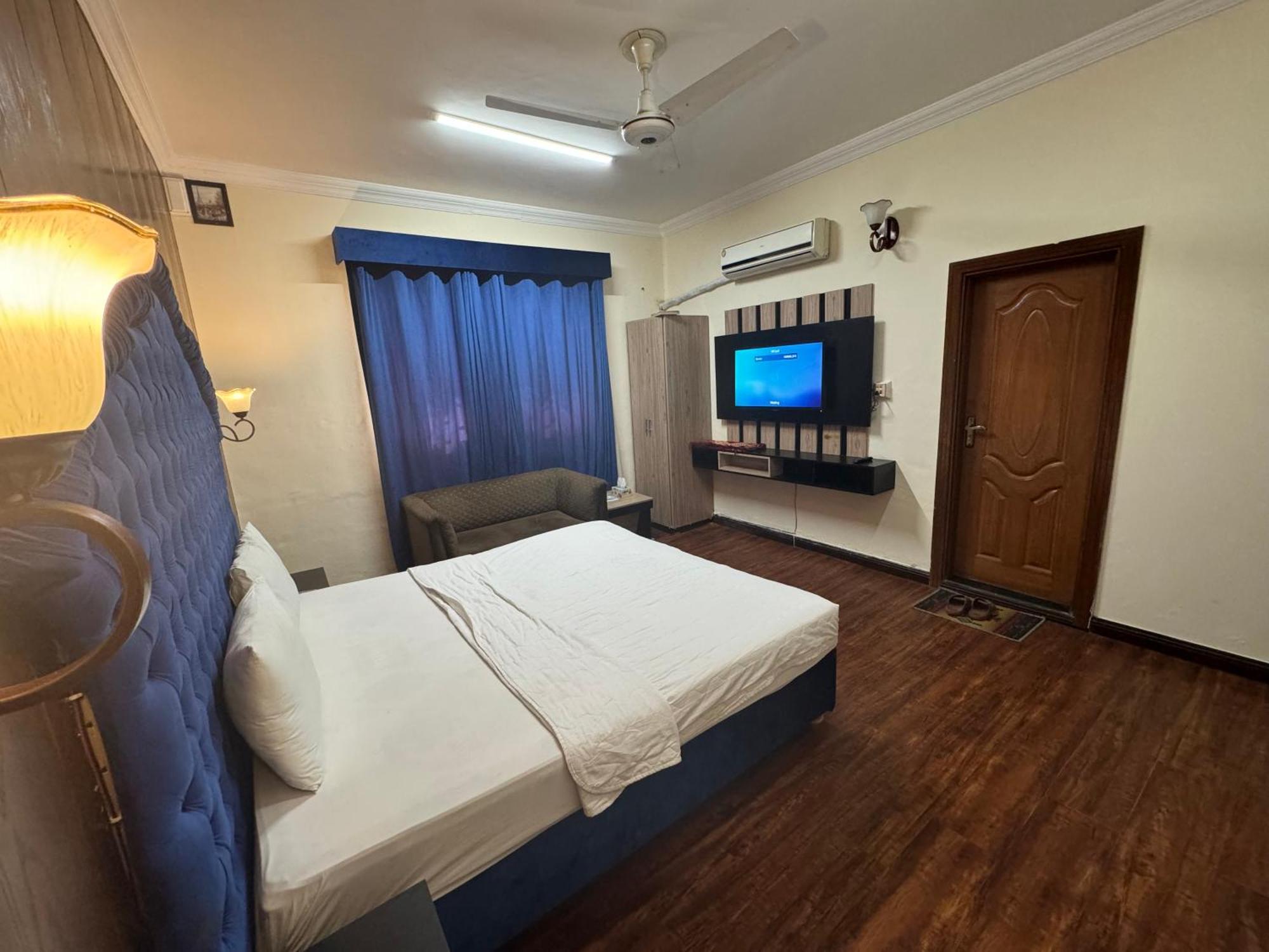 Orbit Residency F-7 Hotel Islamabad Exterior photo