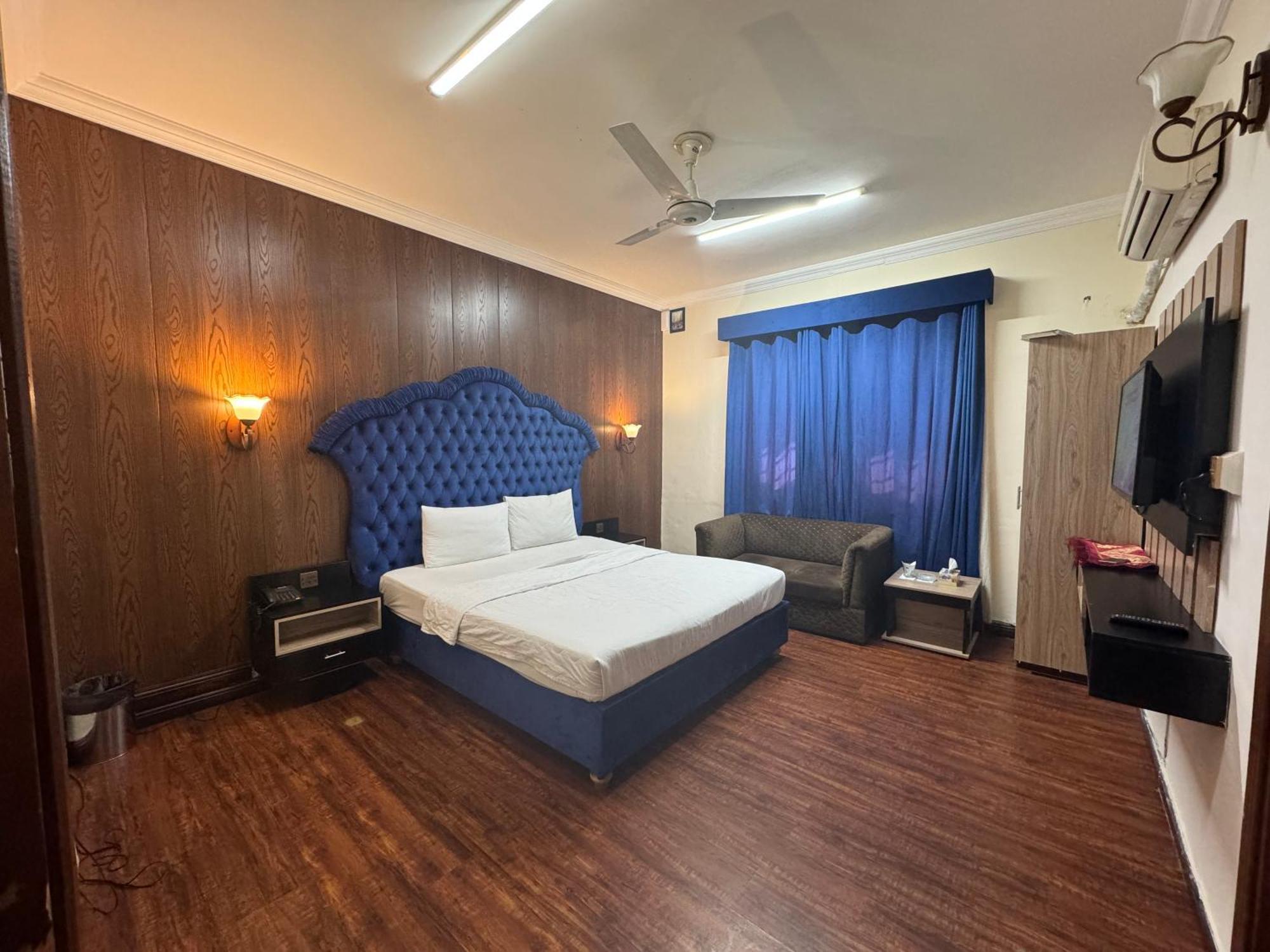 Orbit Residency F-7 Hotel Islamabad Exterior photo