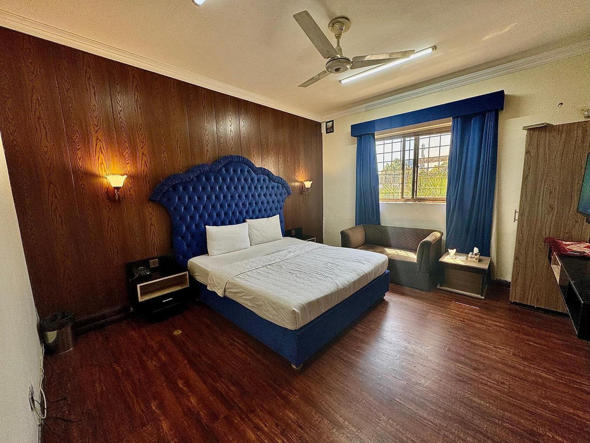Orbit Residency F-7 Hotel Islamabad Exterior photo